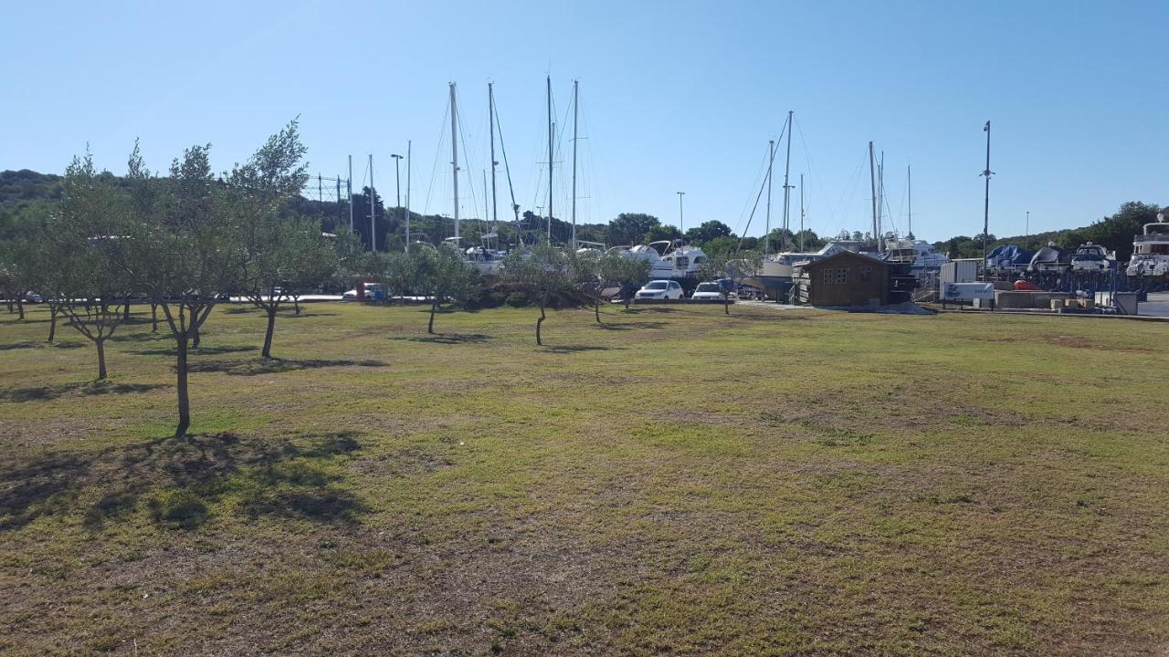 הוילה PUY House Boat - Floating House Astrid מראה חיצוני תמונה