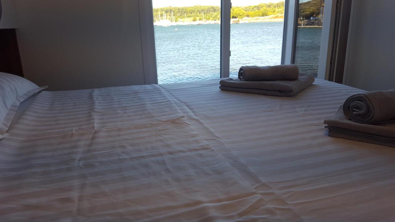 הוילה PUY House Boat - Floating House Astrid מראה חיצוני תמונה